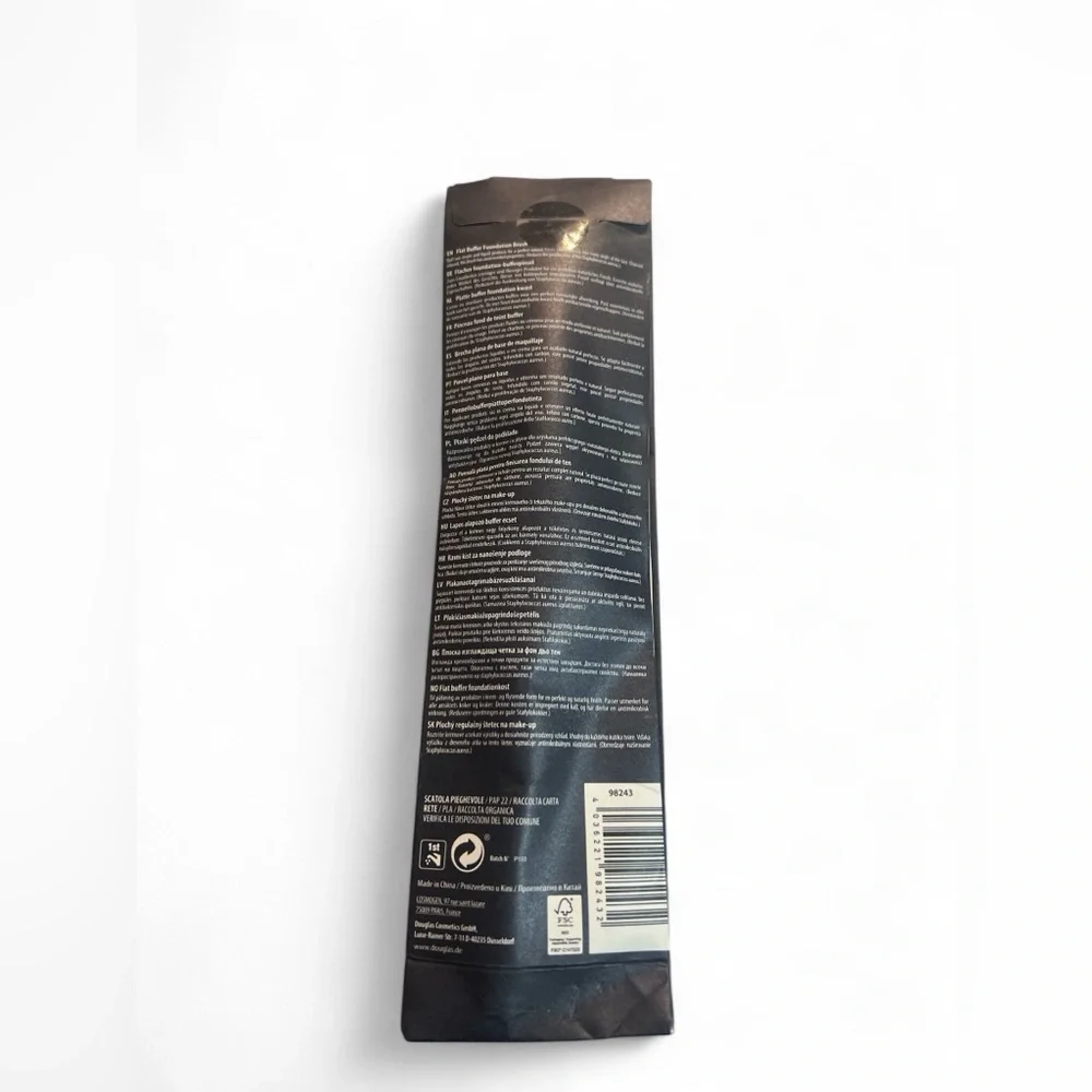 Douglas Flat Buffer‎ Foundation Brush No 101 Charcoal 7